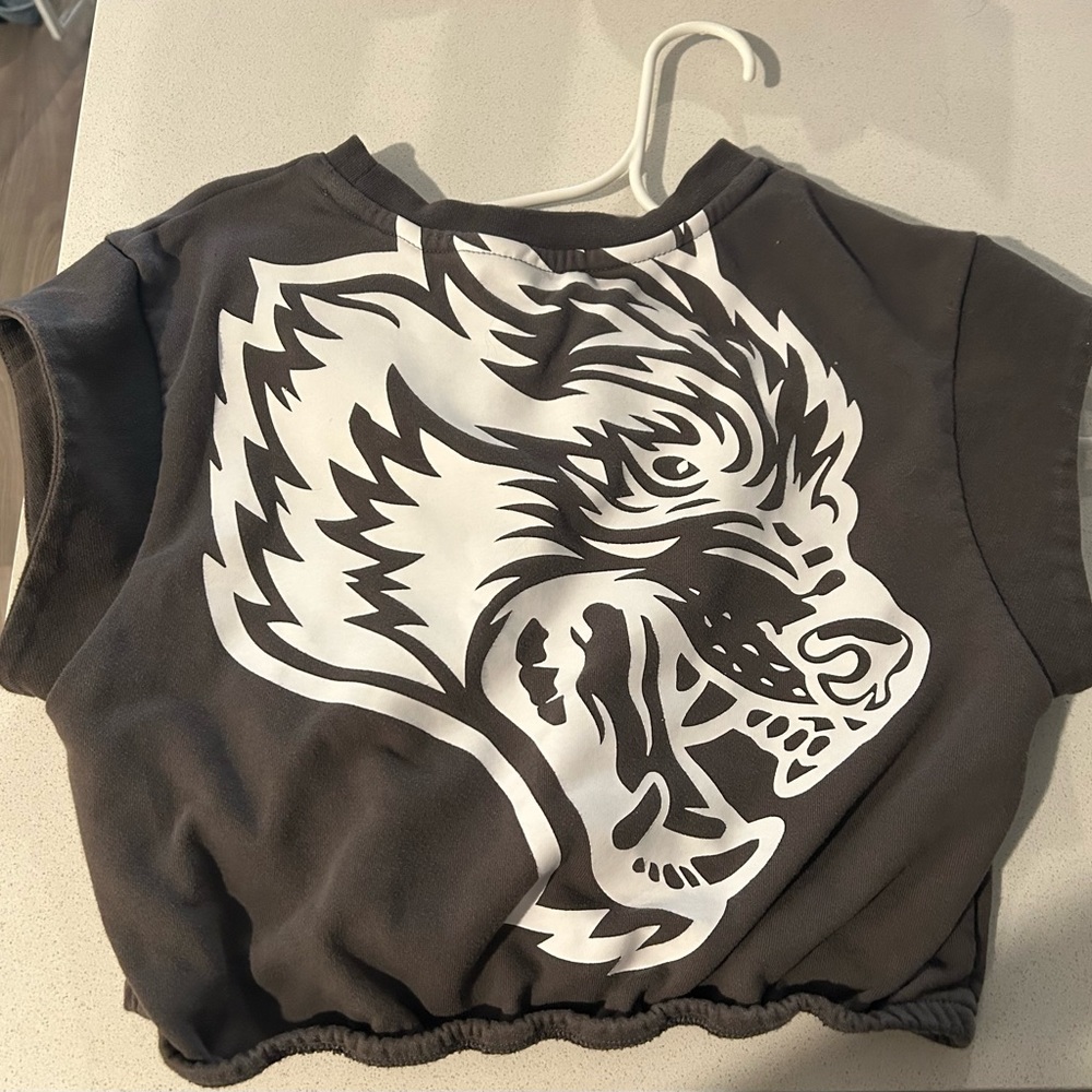 Darc Sport size medium crop shirt